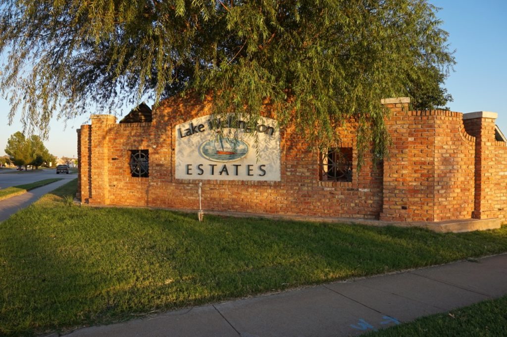 Picture of main entrance to Lake Wellington Estates Wichita Falls