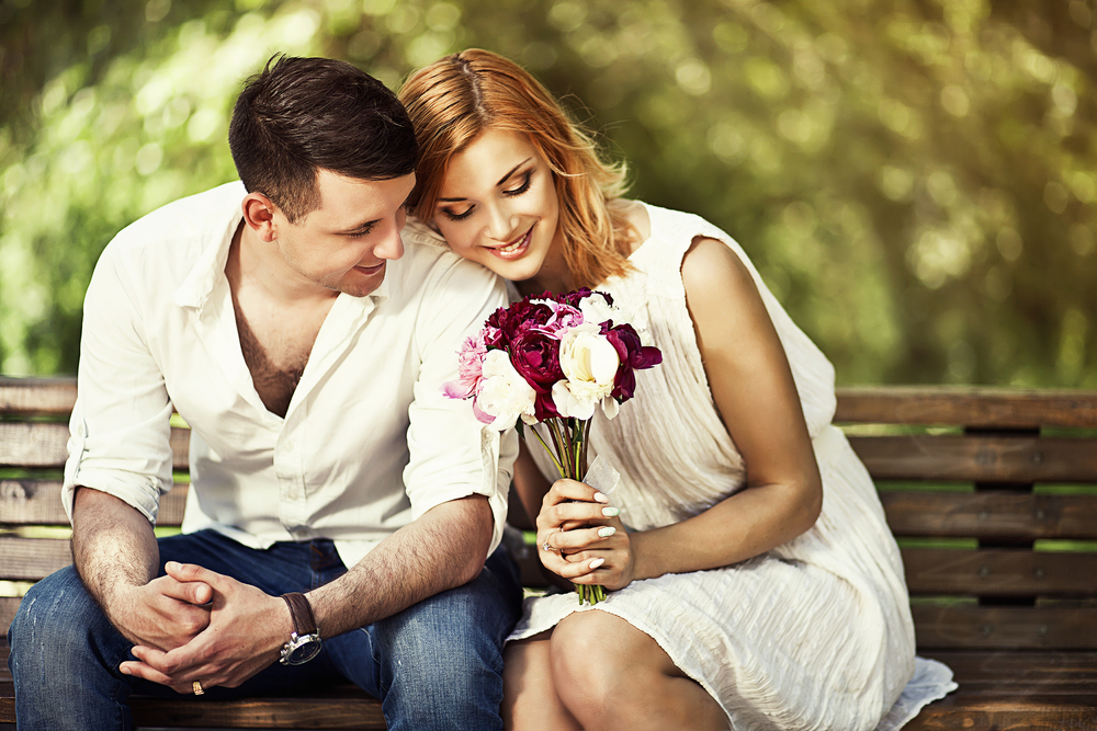 Couple on Romantic Picnic in Arlington TX.