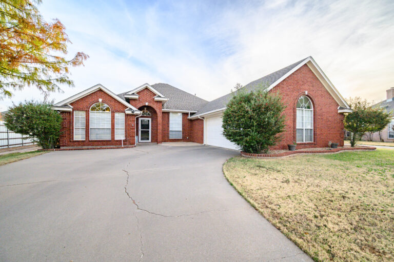 3022 Whitehall Ln Wichita Falls